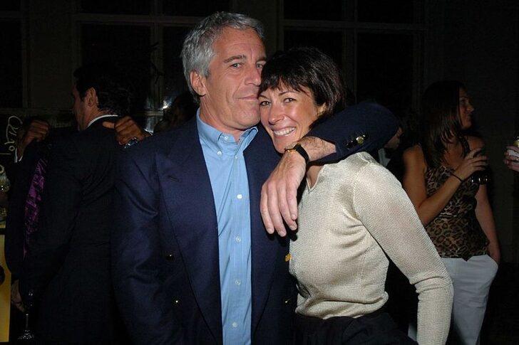 En ünlü pedofili suçlusu Jeffrey Epstein’in sevgilisi Ghislaine Maxwell davasında yeni gelişme! Hakim karşısına çıkacak G1