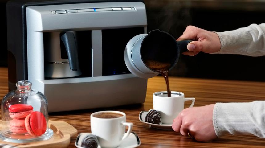 Kahve içtiğinizi sanıyorsanız yanılıyorsunuz! İçinden çıkanlar korkuttu