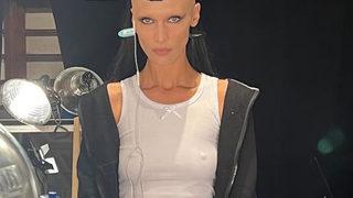 Abla-kardeş çıplak pozları olay olmuştu! Gigi Hadid ve Bella Hadid'in podyum tarzları sosyal medyayı salladı