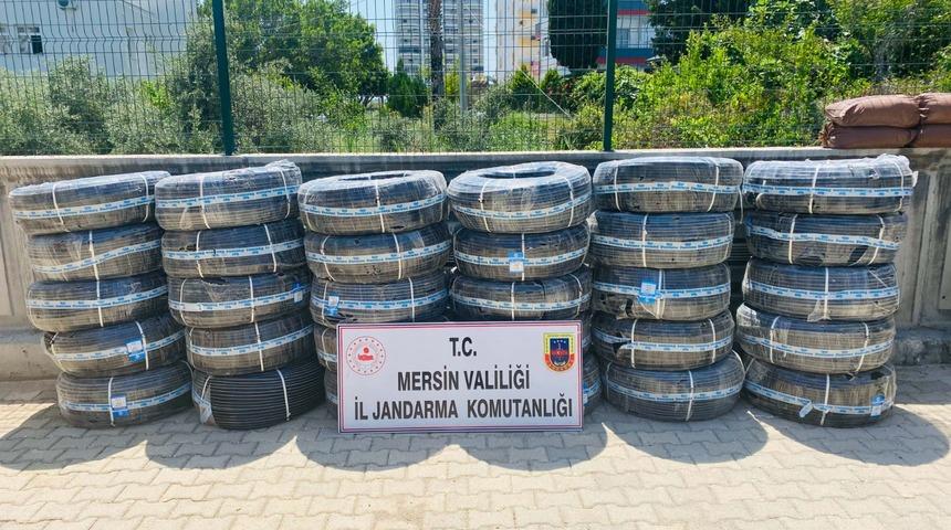 Mersin'de iş yerinden damlama sulama borusu çalan 2 şüpheli tutuklandı
