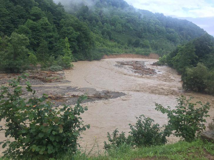 Zonguldak'ta sağanak nedeniyle köy yollarında heyelan yaşandı G3