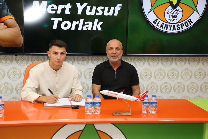 Alanyaspor, Mert Yusuf Torlak'ı 5 yıllığına renklerine bağladı G1