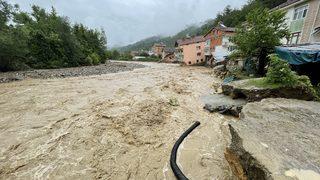 GÜNCELLEME - Karabük'te sağanak nedeniyle bir ev yıkıldı, bir bina hasar gördü