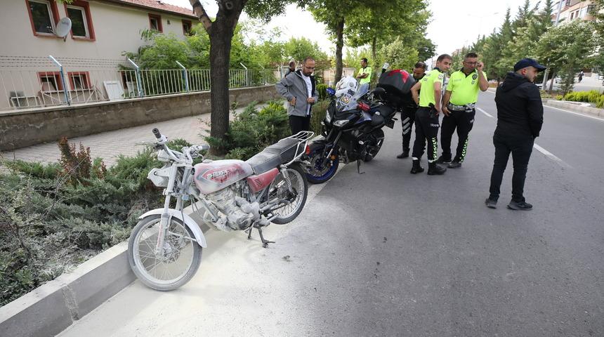 Nevşehir'de ehliyetsiz sürücü polise yakalanacağını anlayınca motosikletini ateşe verdi