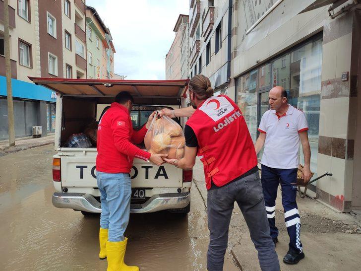 Batı Karadeniz'deki afetzedelere Türk Kızılaydan yardım G5