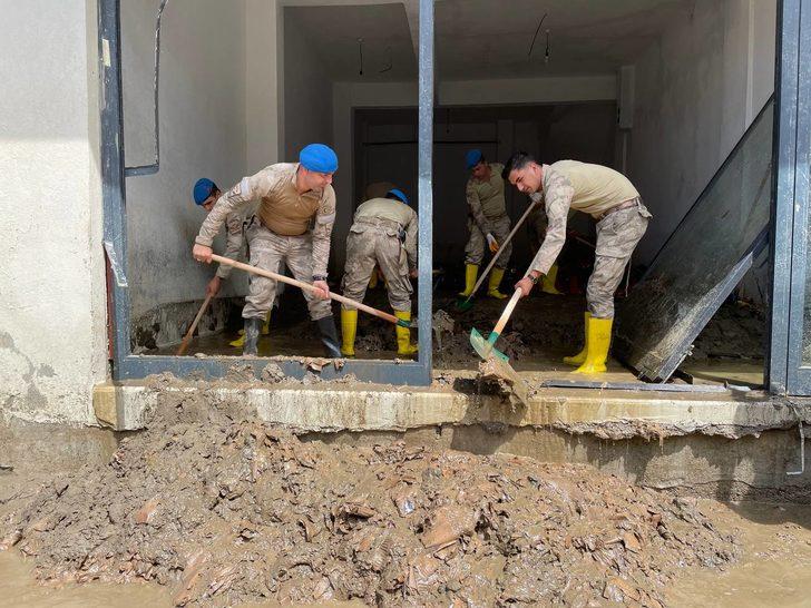 Jandarma Bozkurt'taki selin yaralarını sarmak için yeniden sahada G2