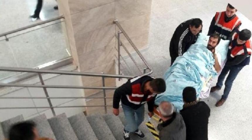 'Gri liste'de yer alan PKK'lı ter&ouml;rist, sedyeyle adliyeye getirildi