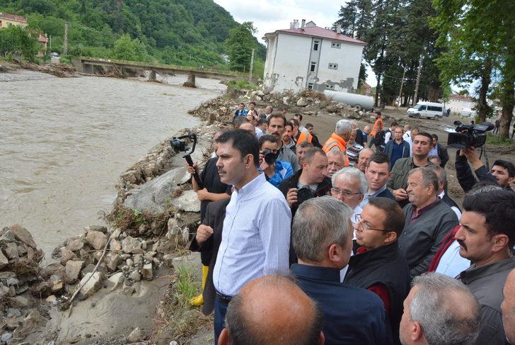 Bakan Kurum, Kastamonu'da selden etkilenen bölgelerde incelemelerde bulundu G3