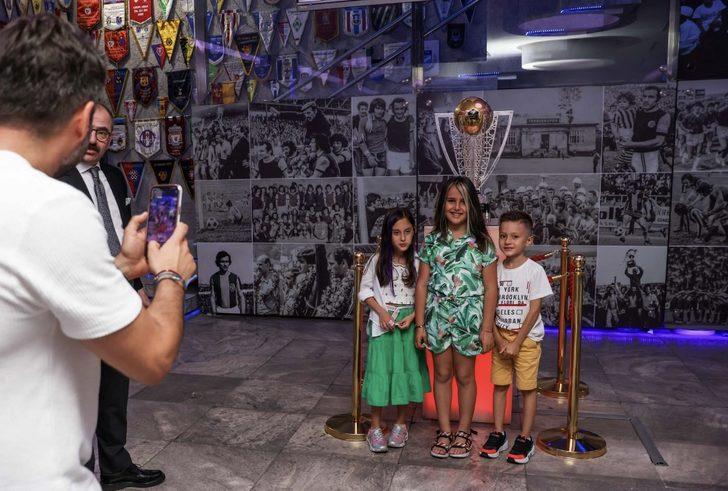 Trabzonspor'un şampiyonluk kupası müzedeki yerini aldı G2