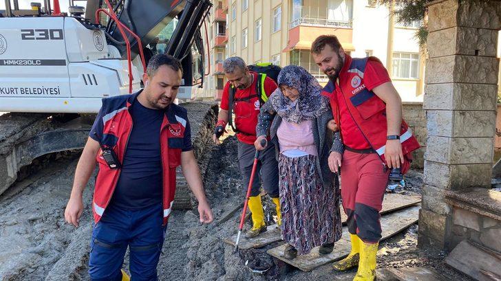 Sağlık ekipleri Kastamonu'da selin ardından 55 kişiyi kurtardı G2