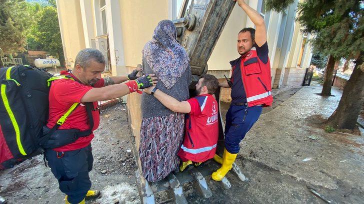 Sağlık ekipleri Kastamonu'da selin ardından 55 kişiyi kurtardı G4