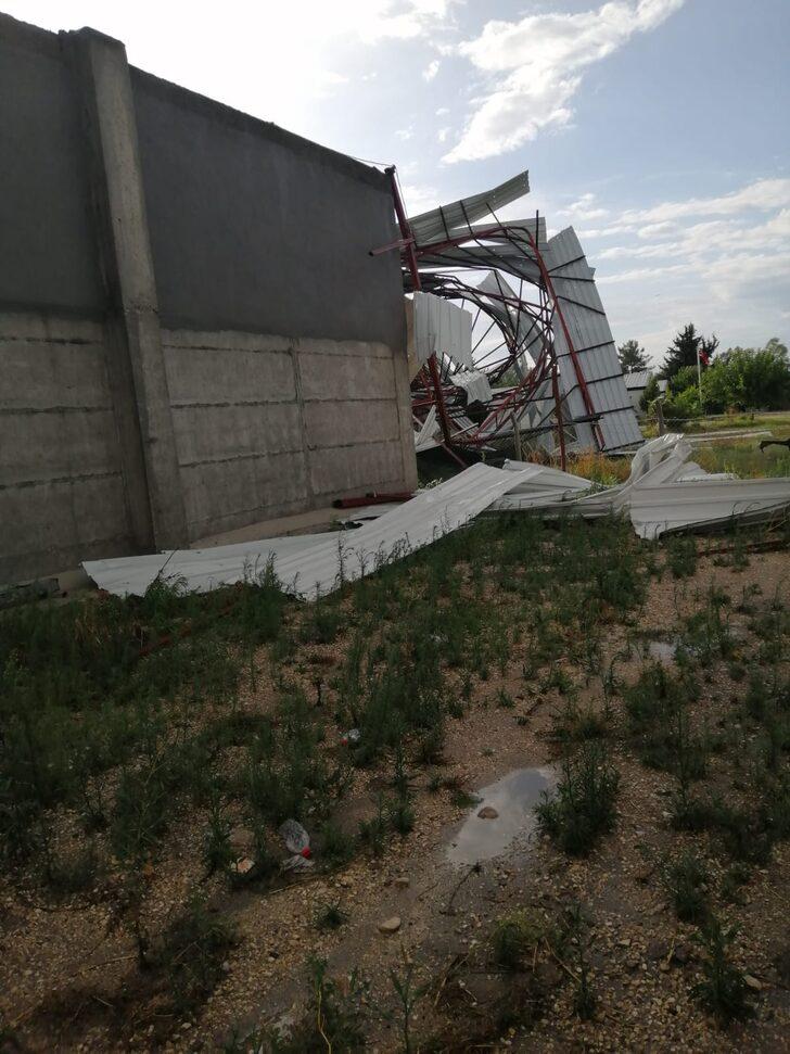 Adana'da şiddetli rüzgar ve sağanak etkili oldu G1