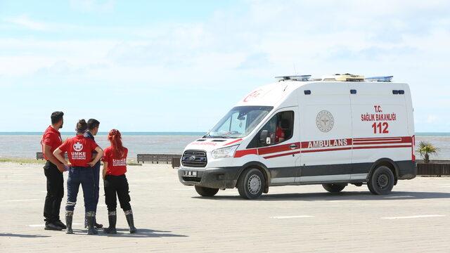 Sel bölgesindeki diyaliz hastaları hastaneye helikopterle ulaştırılıyor