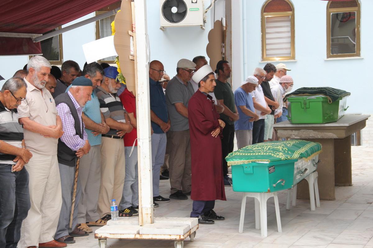 Ankara'da &ouml;ld&uuml;r&uuml;len iki kardeşin cenazeleri S&ouml;ke'de toprağa verildi