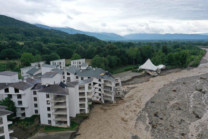 Düzce'de sağanak ve su taşkınları bazı bölgelerde hasara yol açtı G3