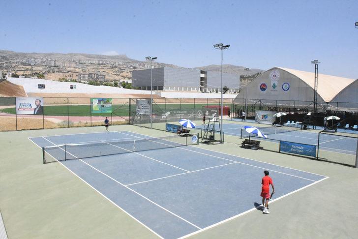 Anadolu Yıldızlar Ligi'nin tenis çeyrek finalleri Şırnak'ta sona erdi G1