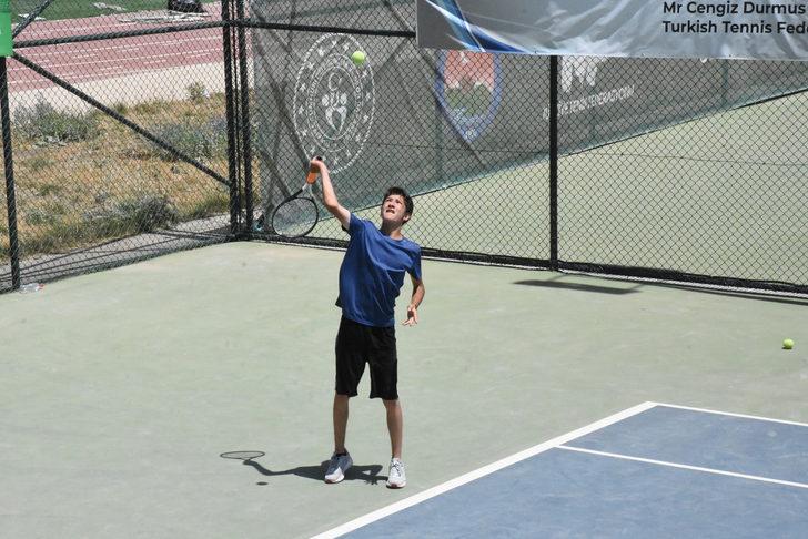 Anadolu Yıldızlar Ligi'nin tenis çeyrek finalleri Şırnak'ta sona erdi G2