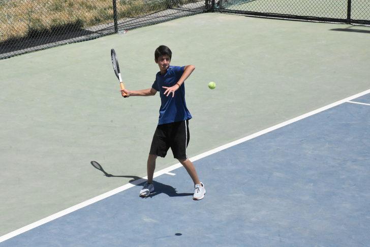 Anadolu Yıldızlar Ligi'nin tenis çeyrek finalleri Şırnak'ta sona erdi G3