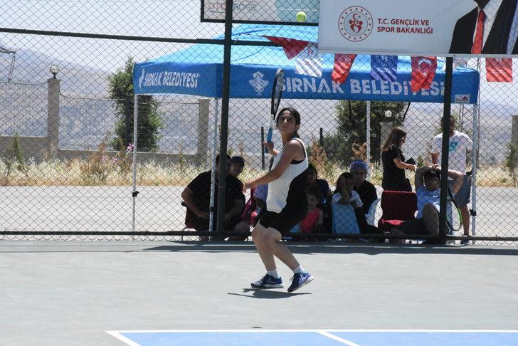 Anadolu Yıldızlar Ligi'nin tenis çeyrek finalleri Şırnak'ta sona erdi G4