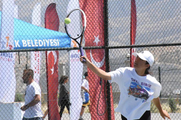 Anadolu Yıldızlar Ligi'nin tenis çeyrek finalleri Şırnak'ta sona erdi G5