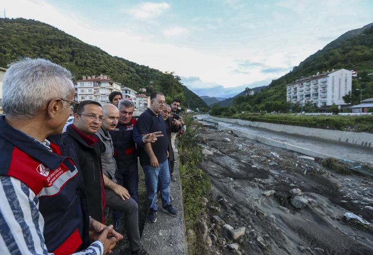 Bakan Karaismailoğlu selden etkilenen Kastamonu'nun İnebolu ilçesinde incelemelerde bulundu G3