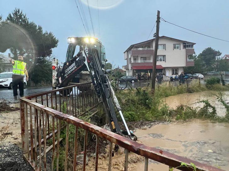Sakarya'da sağanak nedeniyle bazı mahallelerde su taşkınları yaşandı G2