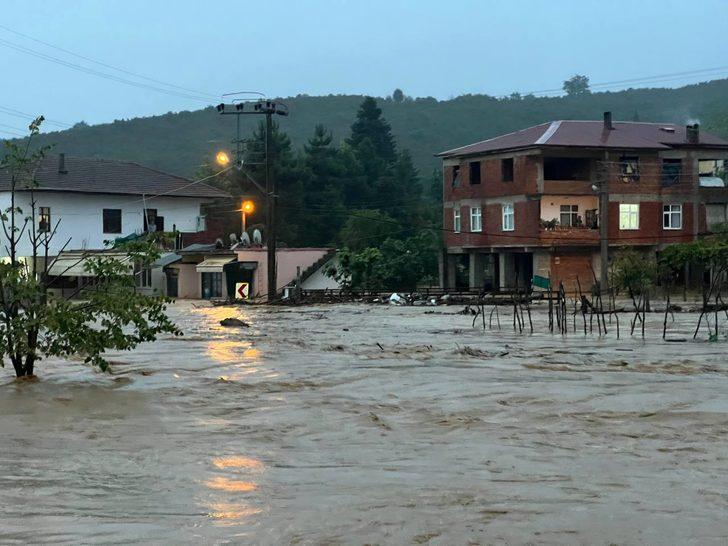 Sakarya'da sağanak nedeniyle bazı mahallelerde su taşkınları yaşandı G5