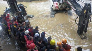 GÜNCELLEME 2 - Düzce'de sele kapılan operatörü arama çalışmalarına ara verildi