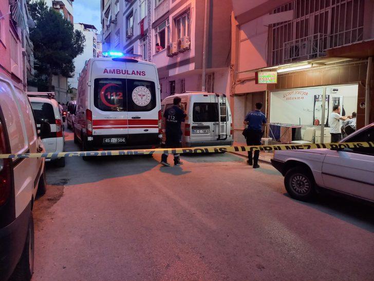 Manisa'da bir kişi karısını ve oğlunu öldürdü G1