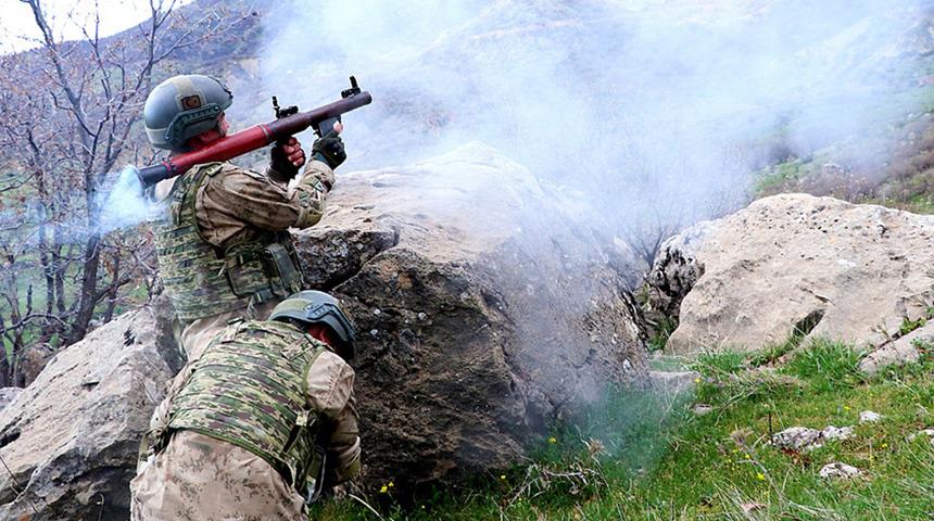 Bakan Soylu duyurdu! Silahlarıyla birlikte etkisiz hale getirildiler