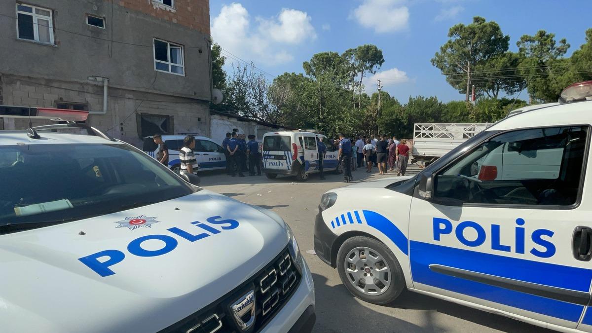 Adana'da akrabalar arasındaki bı&ccedil;aklı kavgada 3 kişi yaralandı