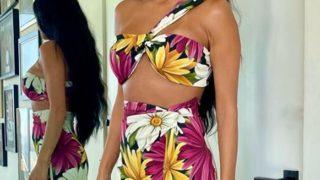 Nicole Scherzinger önsüz bikini trendine uydu! Dekoltesini bir gören bir daha baktı