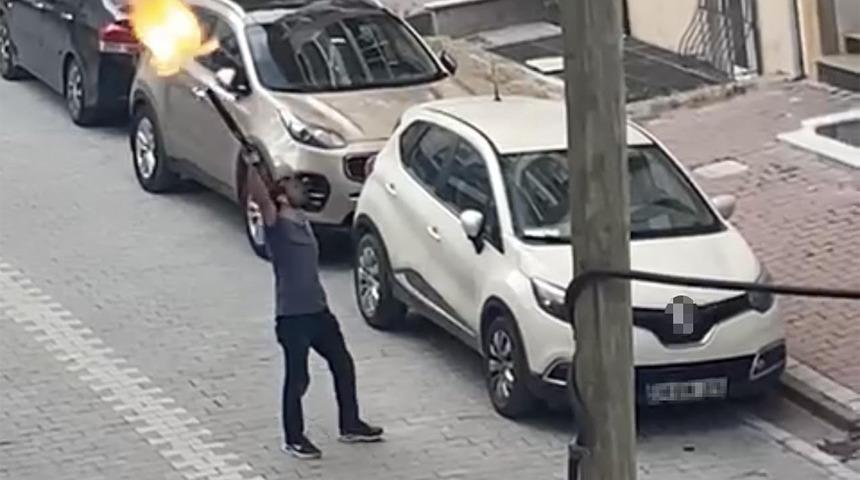 Esenyurt'ta "küfür" dehşeti! Evinin önüne geldi, korku saçtı