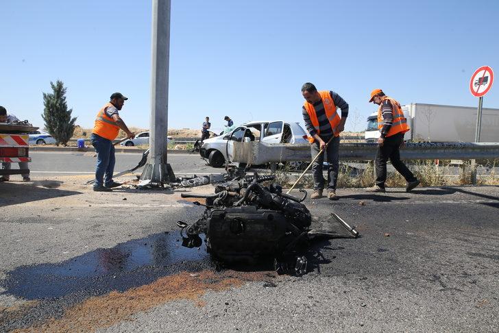 Şanlıurfa'da direğe çarpan otomobildeki 3 kişi öldü, 1 kişi yaralandı G5