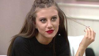 Kısmetse Olur'un asi kızı Melis Buse Betkayan mayolu havuz pozuyla nefes kesti!