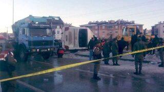 Konya'da öğrenci servisi devrildi: Ölü ve yaralılar var