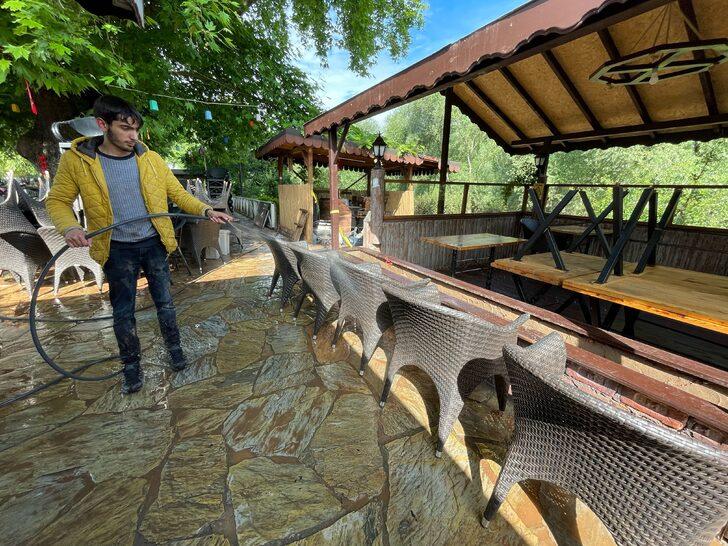 Bartın'da selin yaşandığı caddede temizlik çalışmaları sürüyor G1