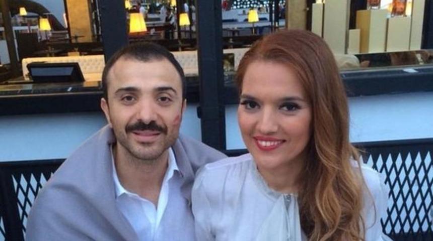 Demet Akalın Sosyal Medyada Resim Paylaştı K&uuml;f&uuml;r Ve Hakaretler Yağınca Sildi!