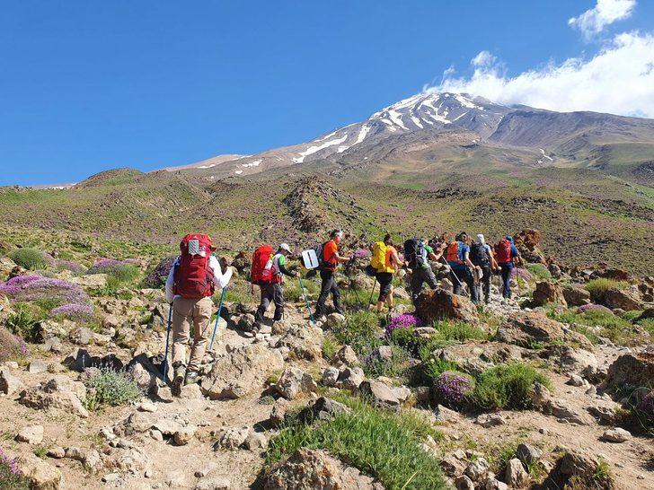 Türk dağcılar İran'daki Demavend Dağı'nın zirvesinde bayrak açtı G2