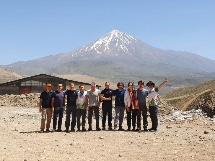 Türk dağcılar İran'daki Demavend Dağı'nın zirvesinde bayrak açtı G4