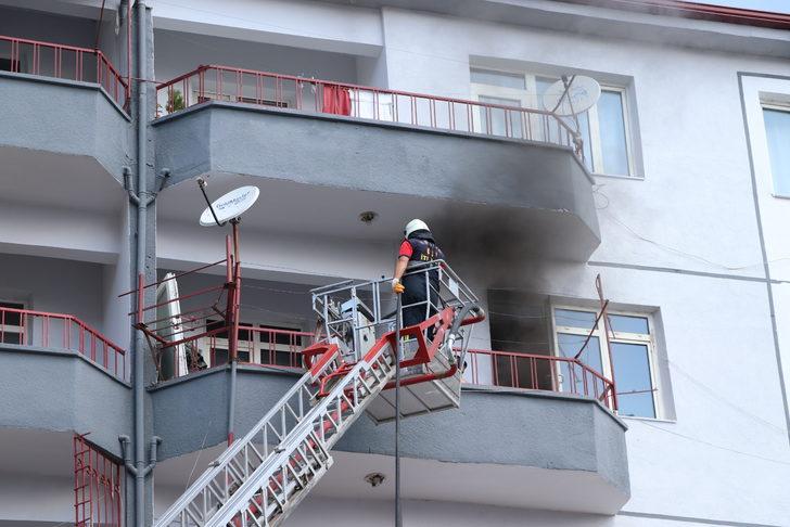 Niğde'de evde çıkan yangında 5 kişi dumandan etkilendi G2
