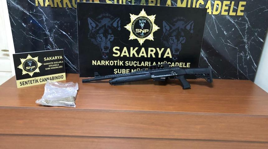 Sakarya'da uyuşturucu operasyonlarında 4 zanlı yakalandı