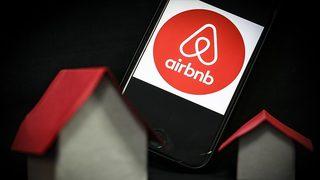 Airbnb ev partilerini kalıcı olarak yasakladı