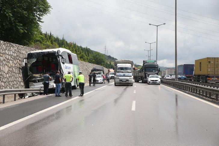 Anadolu Otoyolu'nda zincirleme trafik kazalarında 6 kişi yaralandı G5