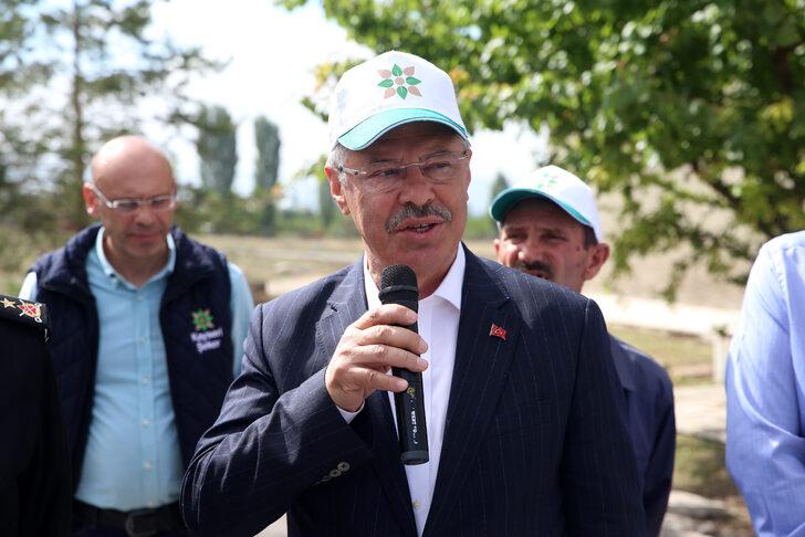 Kayseri'de jandarma ekipleri traktör sürücülerine reflektör dağıttı G4