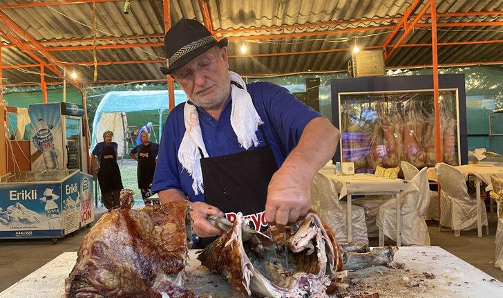 Kırkpınar'ın geleneksel lezzeti kuzu çevirme Sarayiçi'ndeki yerini aldı G3