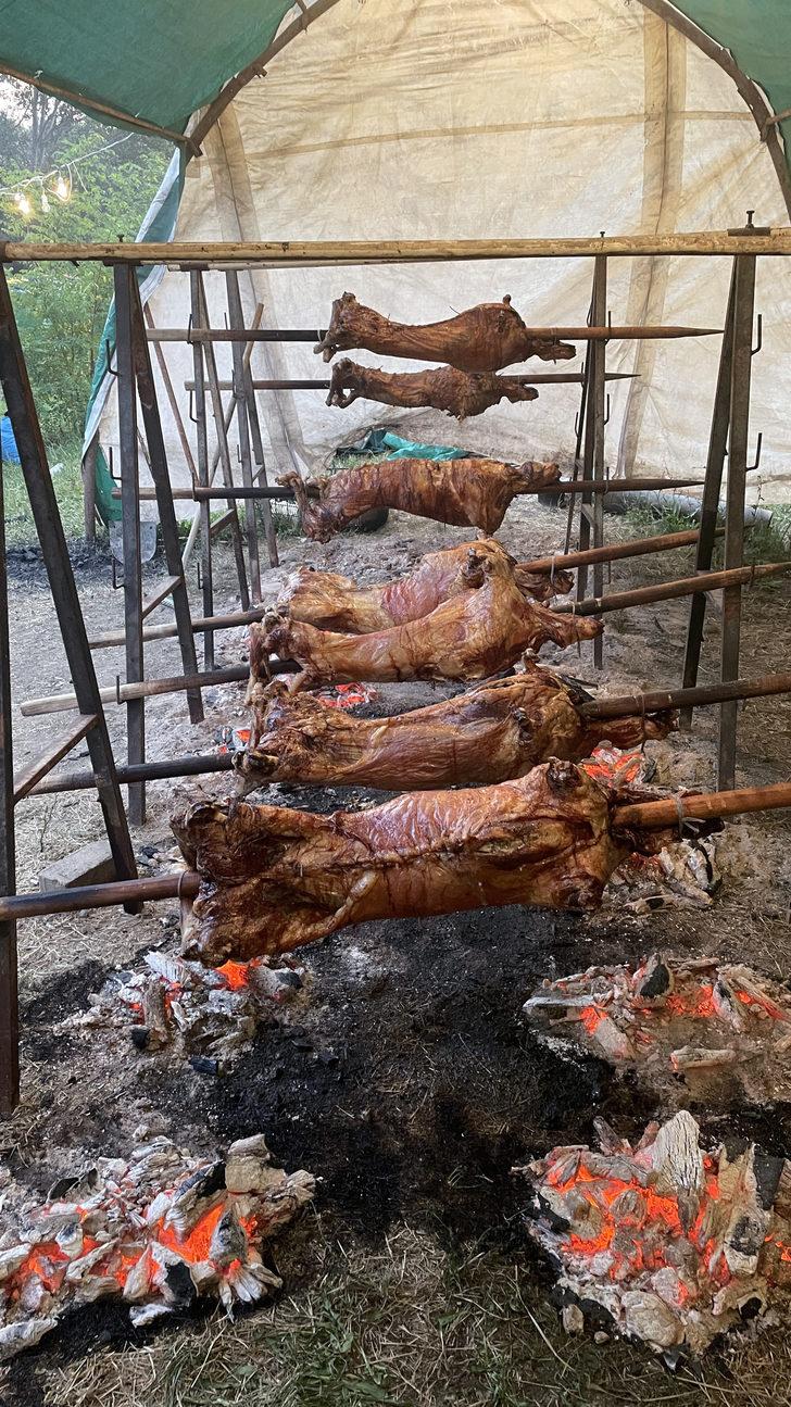 Kırkpınar'ın geleneksel lezzeti kuzu çevirme Sarayiçi'ndeki yerini aldı G5