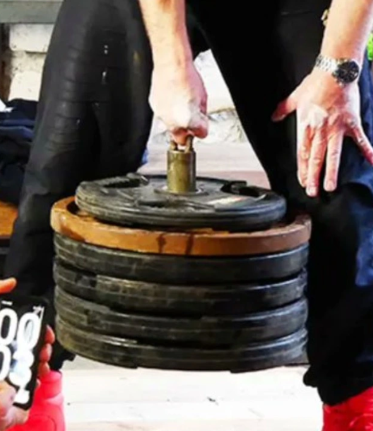 Guinness Rekorlar Kitabına girdi! Orta parmağıyla tam 130 kilogram ağırlık kaldırdı G3