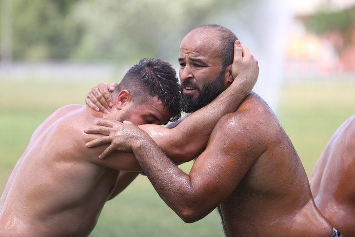 Kırkpınar'da güreşecek başpehlivanlar son yağlı antrenmanlarını Edirne'de yapıyor G4