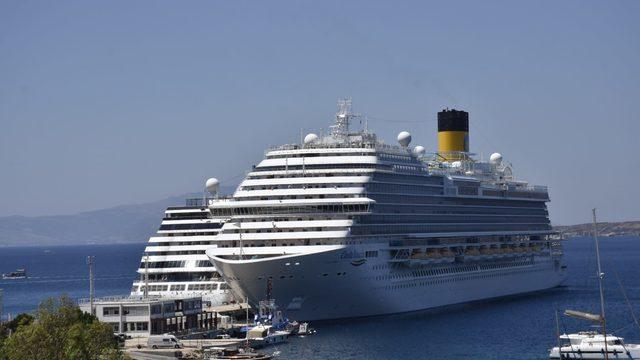 Costa Venezia ve Seven Seas Explorer Bodrum'a yanaştı